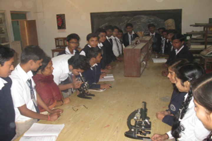 Navyug Vidyalaya-Biology Lab