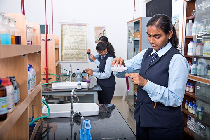 A R B International School-Chemistry-Lab