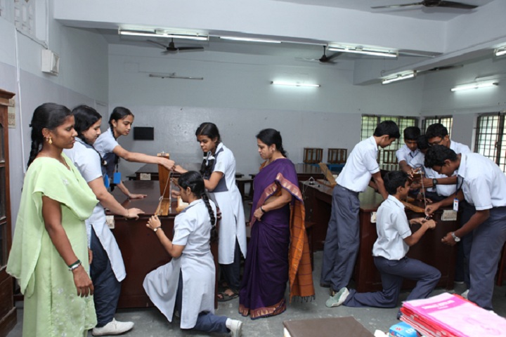 Chinmaya Vidyalaya-Physics Lab
