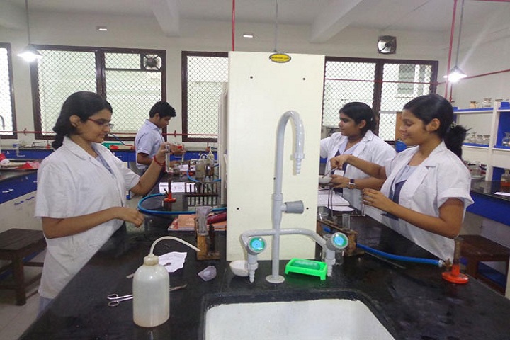 Chinmaya Vidyalaya-Chemistry Lab