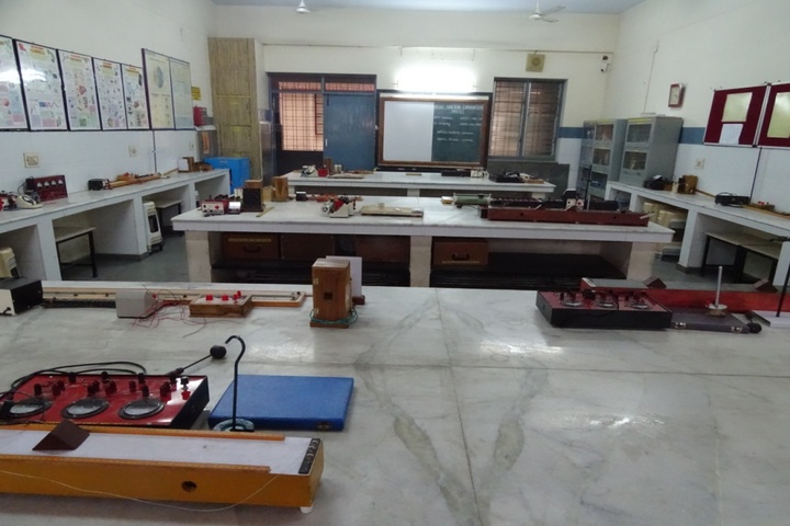 D A V Public School-Physics Lab