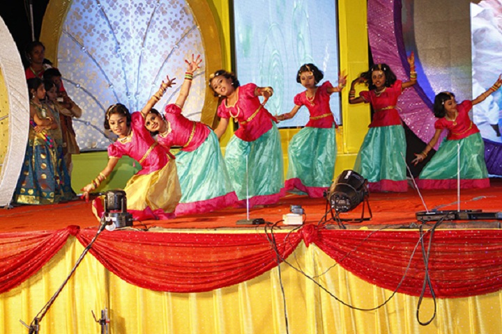 Esaki Vidyaashram-Group Dance