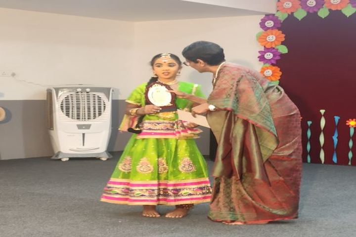 Honey Bunch School-Award