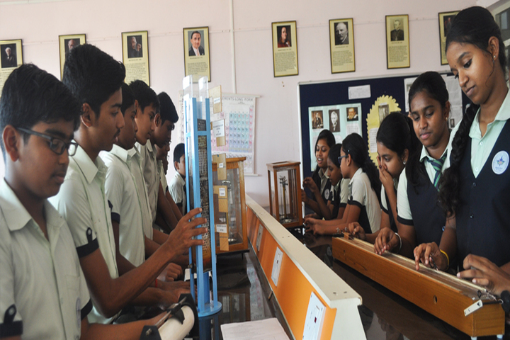 Ideal Mount Litera Zee School-Physics Lab