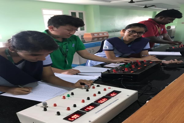 Lalaji Memorial Omega International School-Physics Lab