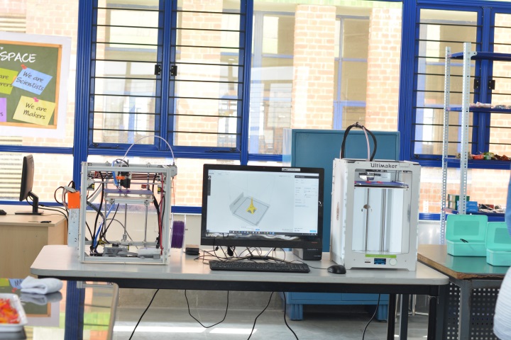 Lightworkers Academy-Robotics Lab