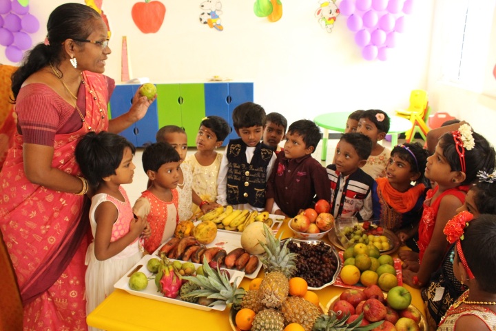 Muthamil Public School-Fruits Day