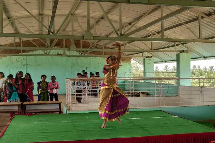 Radiant International School-Dance