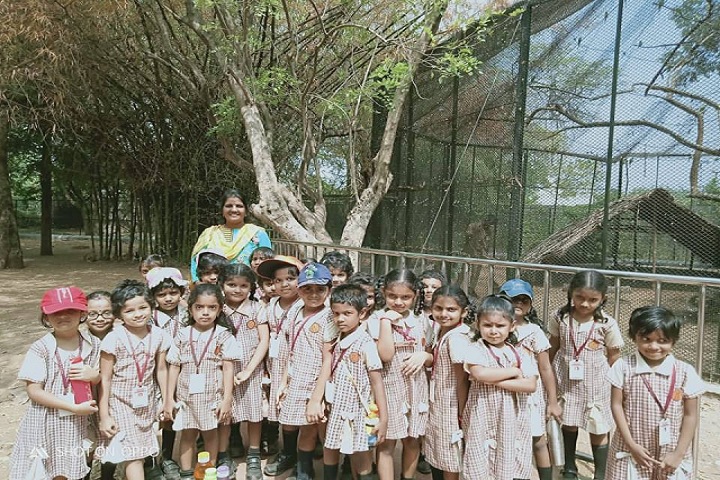 Shri B.S.Mootha Girls Senior Secondary School - UKG trip