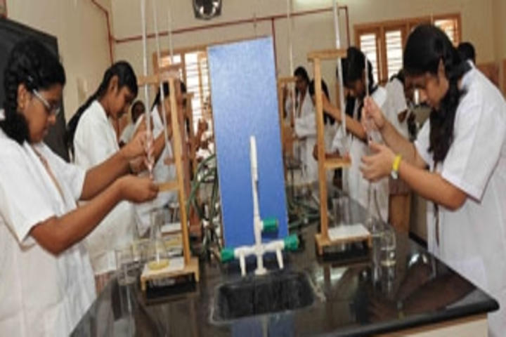 Shri B.S.Mootha Girls Senior Secondary School- Lab