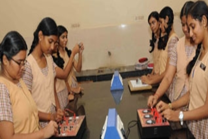 Shri B.S.Mootha Girls Senior Secondary School- Lab 1