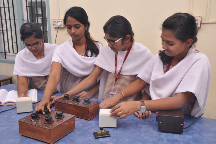 Shrishti Vidyashram - lab