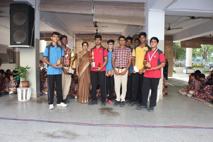 Sir Mutha School - prize distribution