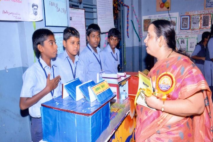 V V N K M English Medium School-Exhibition