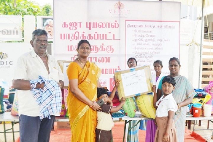 Vedic Vidyashram Schoool-Gaja Relief Activity
