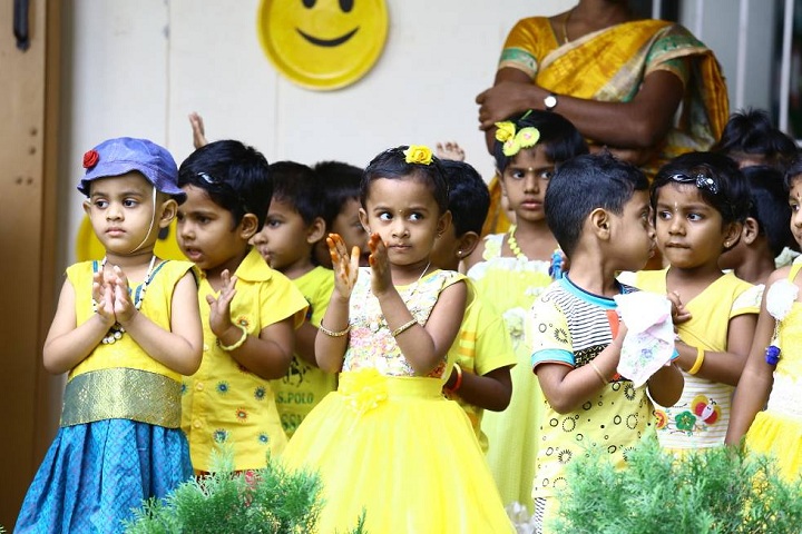 Velalar Vidyalayaa Senior Secondary School-Colours Day