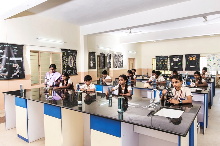 Vidya Mandir School-Biology Lab