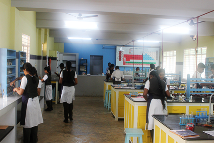 Vidya Mandir School-Chemistry Lab