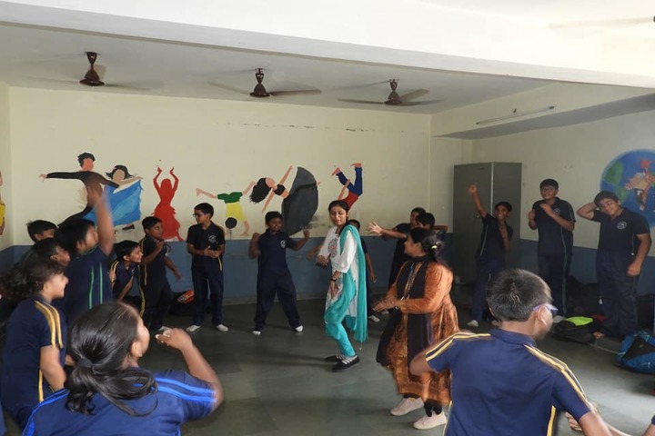 Radiant International School-Dance