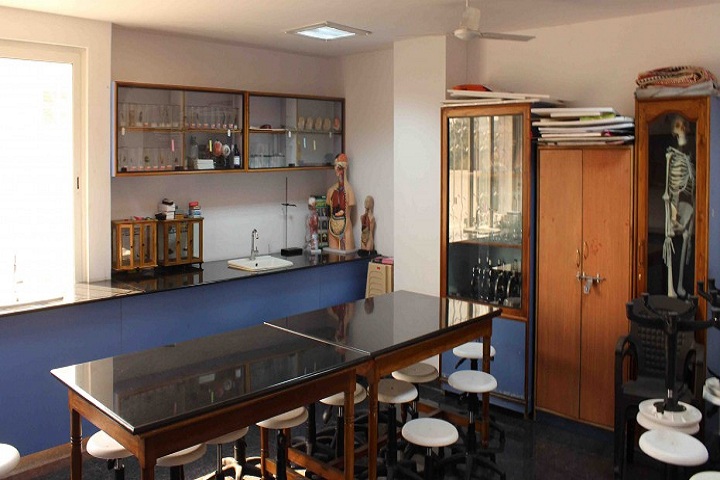 Iqbalia School-Physics Lab