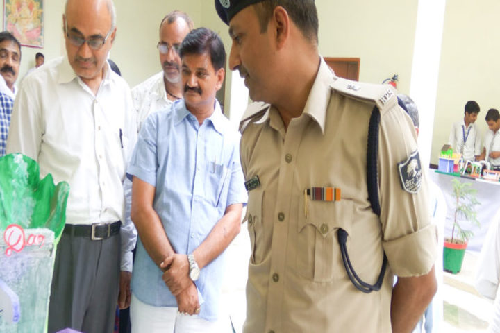 Ramkrishna Paramhans Vidyalaya-Guest on science exhibition