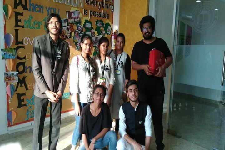 Raza International Girls School-Debate Compition