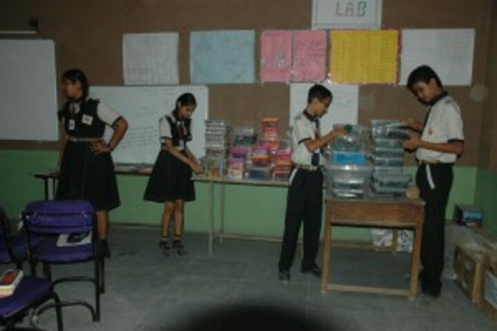 Shri Hanuman Vyayam Shala Public School-Lab