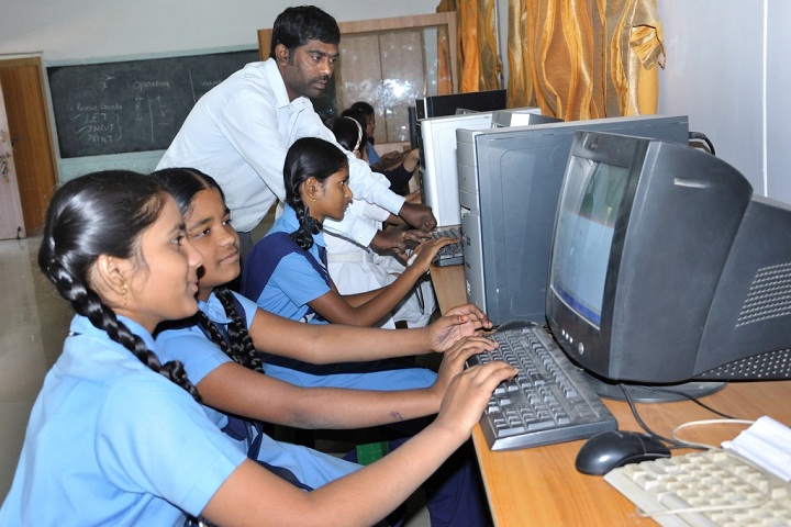 St Peters Central Public School-IT-Lab With Students