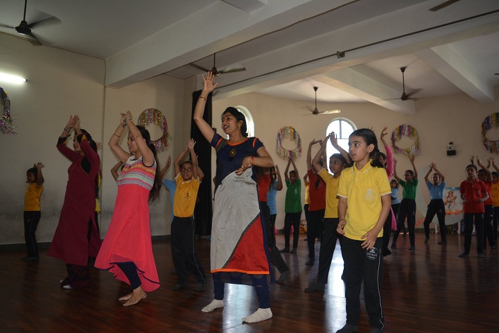 A M World School-Dance Room