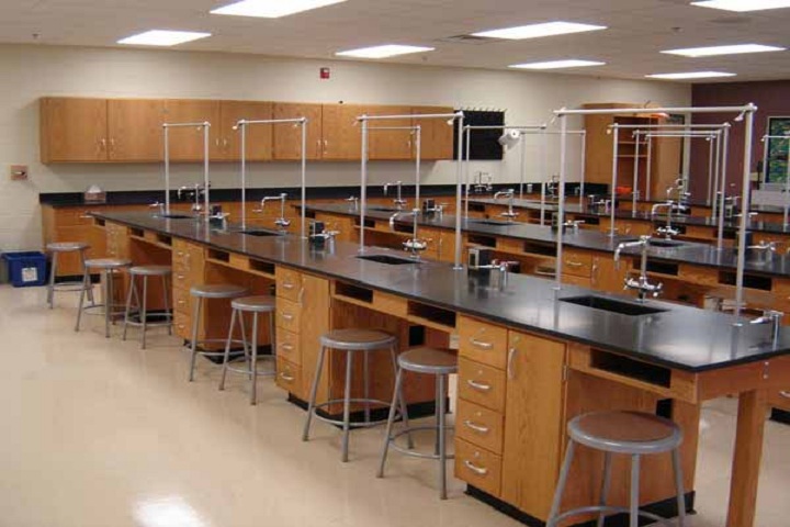 Agra Vanasthali Vidyalaya-Laboratory