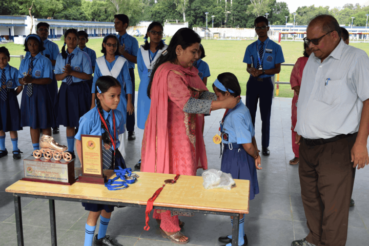 Air Force School - Rewarding Receiving