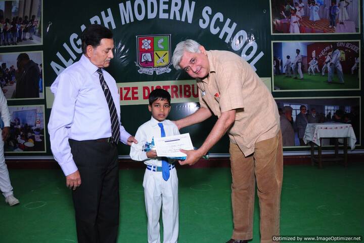 Aligarh Modern School- Certifiacte Distribution