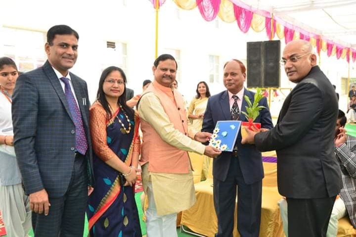 Alpine Public School-Award Receiving