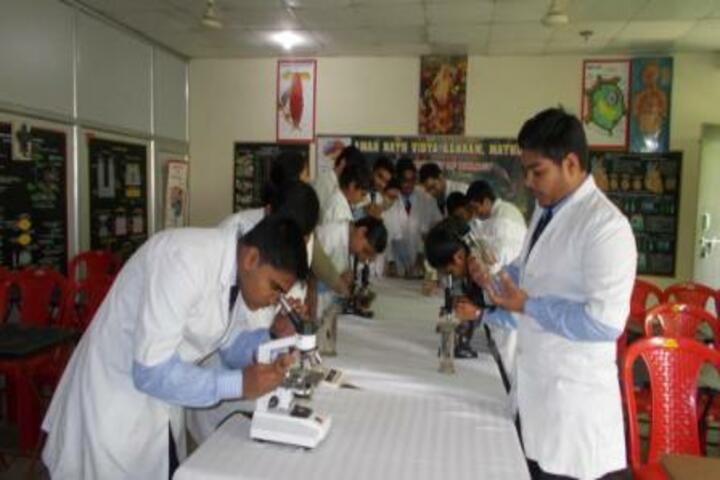 Amarnath Vidya Ashram Senior Secondary School - Science Lab