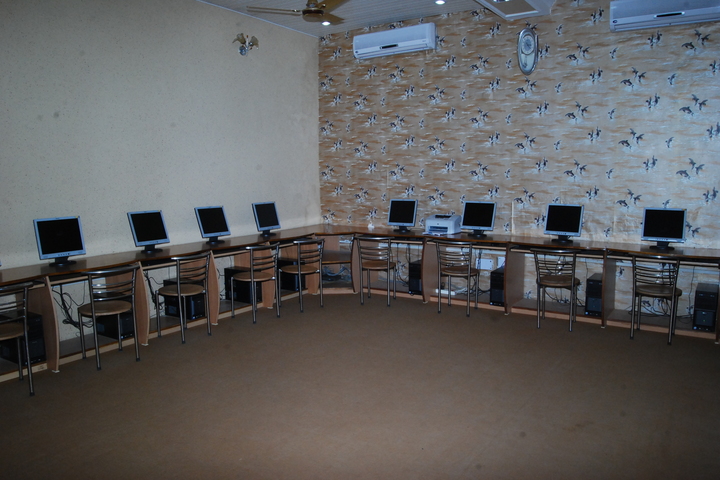 Amarnath Vidya Ashram Senior Secondary School-Computer Lab