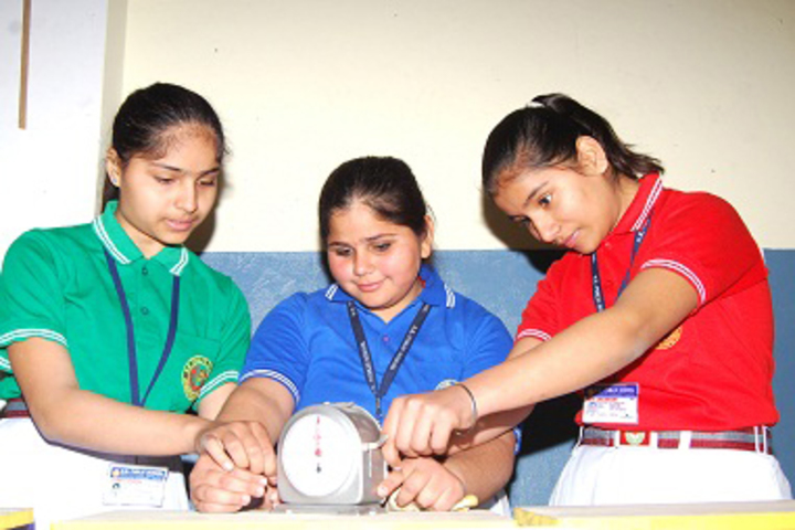 B K Senior Secondary School-Physics Lab