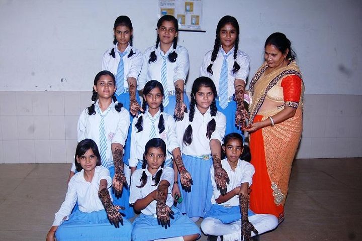 Babuji Convent School-Mehandi Competition