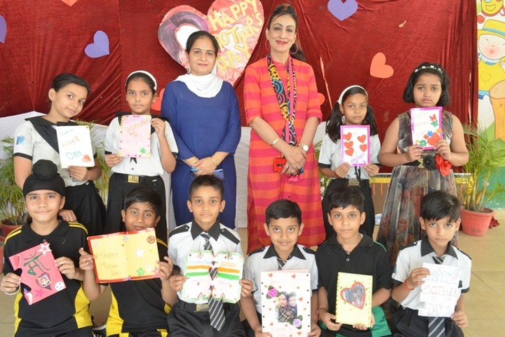 Bedi International School-Mothers day