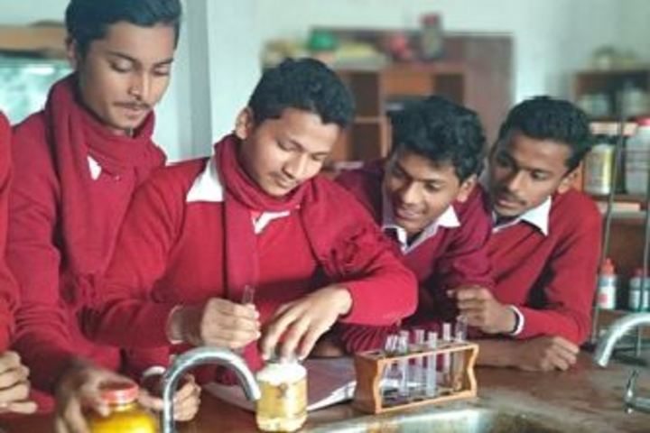 Saraswati Vidya Mandir-Chemistry lab