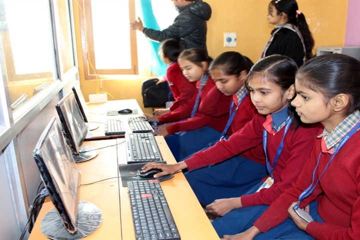 Cambridge International School-Computer Lab