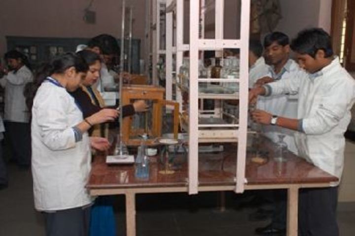 Saraswati Vidya Mandir-Chemistry Lab