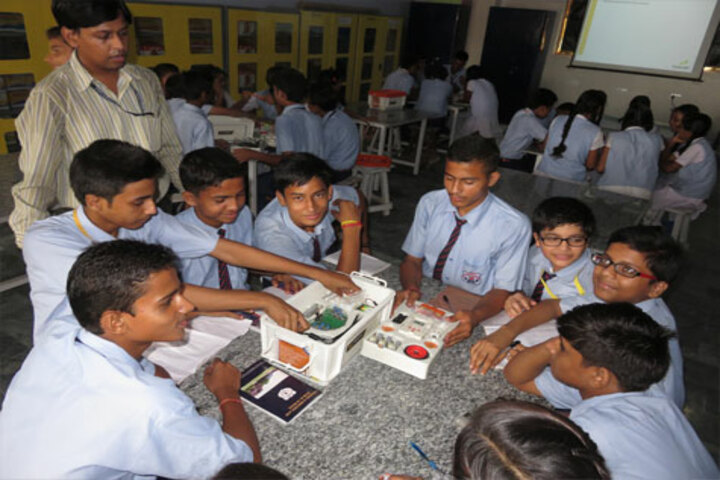 ColonelS Brightland Public School-Robotics Lab