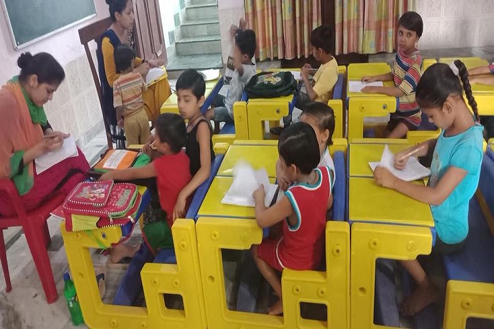 Crescent Convent Senior Secondary School-KG Classroom