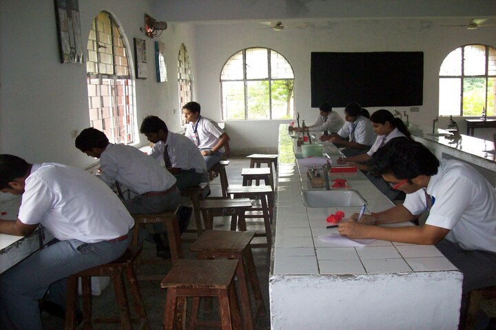 Dayawati Modi Public School-Biology Lab