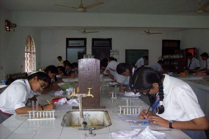 Dayawati Modi Public School-Chemistry Lab