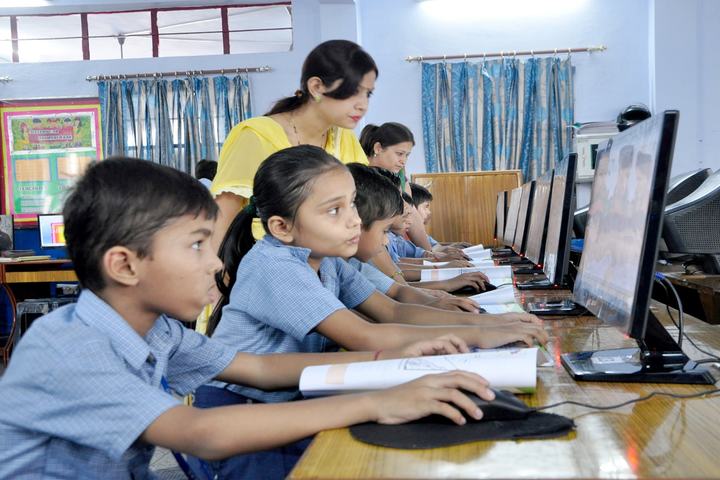 Dehradun Public School-Computer lab