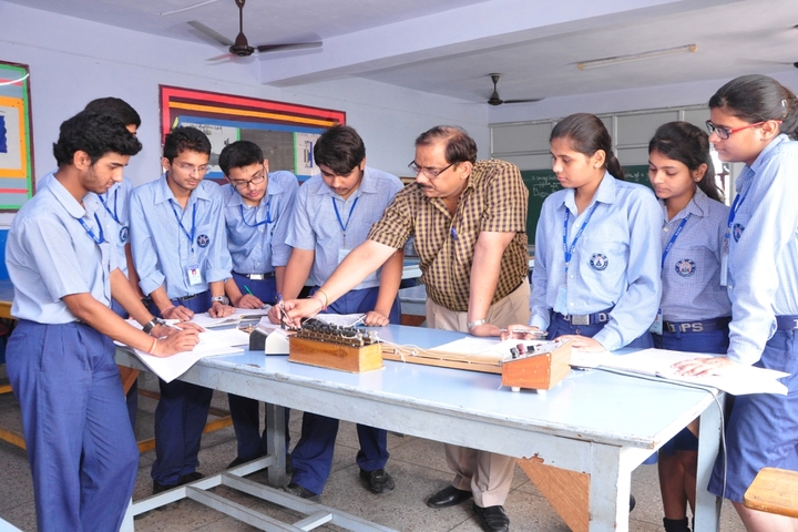 Dehradun Public School-physics lab