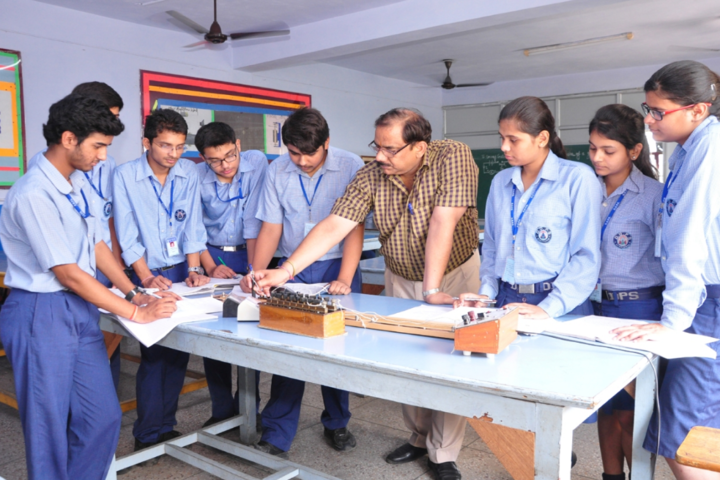 Dehradun Public School-Physics-Lab