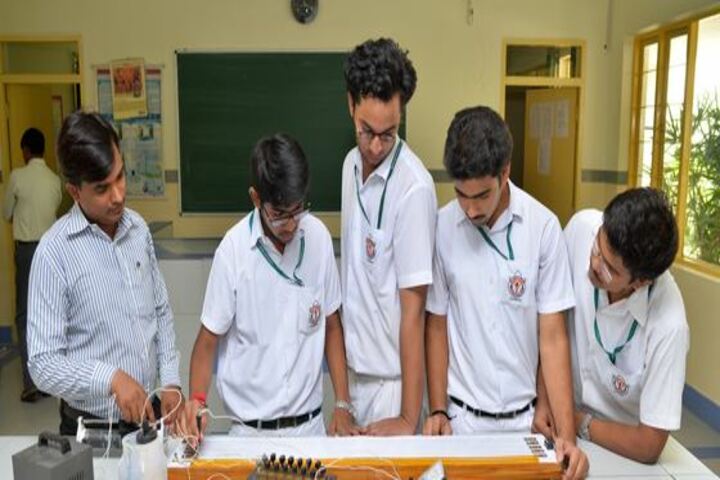 Delhi Public School-Physics Lab