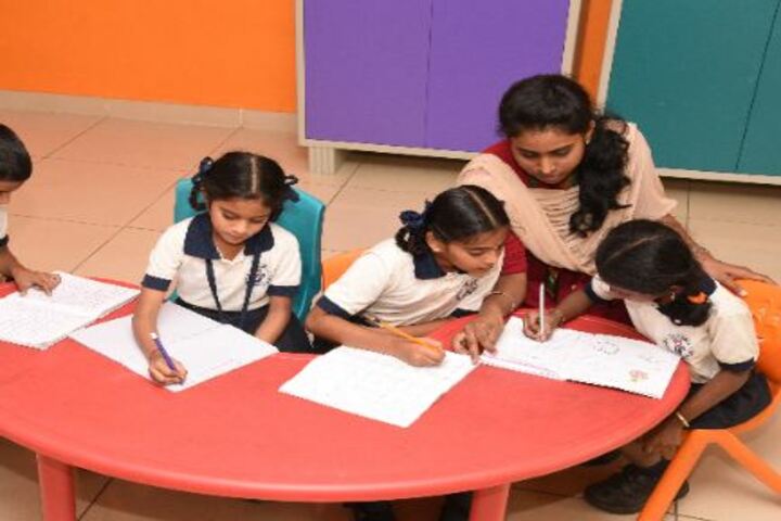 DA Vinci International School-Students